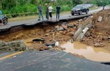 Sebabkan Banjir, Jalan Akses Bandara Lombok-Sirkuit Mandalika Dibongkar Warga