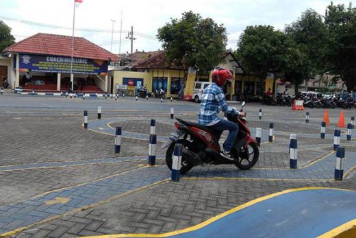 Ini Alasan Polri Terkait Ujian SIM C Harus Lewati Jalur Zig-zag dan Angka 8