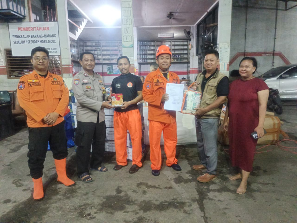 BPBD DKI Salurkan Bantuan Logistik bagi Pengungsi Banjir di Jakarta Utara