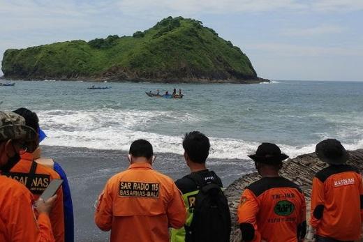 Sebagian Peserta Ritual yang Terseret Arus Pantai Payangan Ditemukan Tewas
