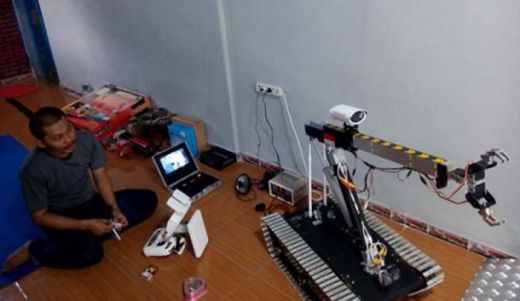 Wah Keren... Tamatan SMP Ini Ciptakan Robot Penjinak Bom