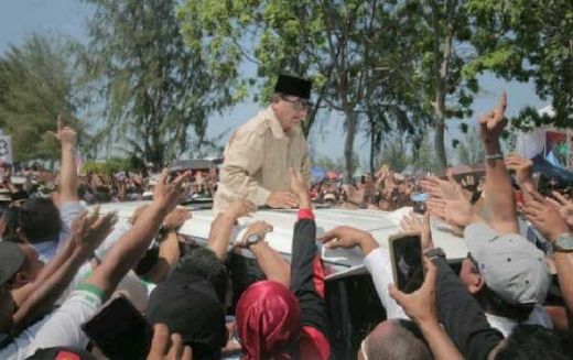 Tiba di Batam, Prabowo: Yang Nyambut Ribuan Orang, Sepertinya Survei Salah Semua Nih!