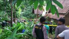 Polisi Temukan Jimat dan Kondom saat Geledah Rumah Ketua Hakekok