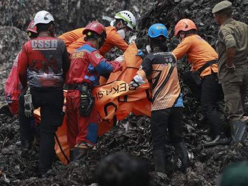 Azas Tigor: Penyelenggara TPST Bantar Gebang Bisa Dipidana Usai Peristiwa Longsor Gunung Sampah