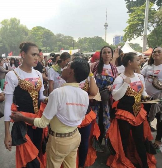 Akui Kinerja Jokowi, 500 Waria Turut Ramaikan Kampanye Akbar Paslon 01 di Stadion GBK