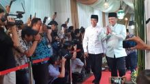Fahri Jemput Jokowi saat Buka Bersama, Bamsoet Berbisik soal People Power
