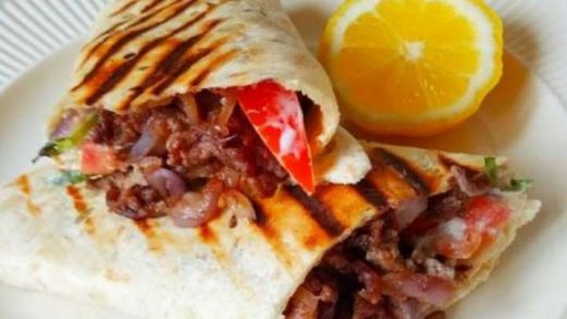 Mau Buka Puasa di Rumah Rasa Restoran Timur Tengah? Nih Resep Buat Beef Shawarma Wrap