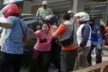 Video Viral Seorang Wanita Ngamuk karena Suaminya Diamankan Satpol PP saat PSBB