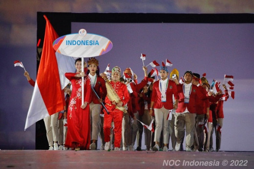 Pembukaan SEA Games 2021 Meriah, Emilia Nova Bawa Bendera Mera Putih untuk Kontingen Indonesia