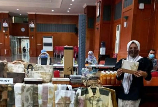 Pengusaha Perempuan Binaan BRI Asal Surabaya Ini Dulang Untung dari Usaha Ecoprint