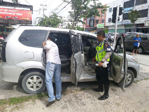 Pengemudi Positif Narkoba, Mobil Kaca Pecah yang Nyaris Tabrak Polisi di Jalan M Ali Pekanbaru Diduga Hasil Kejahatan