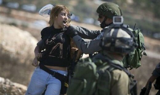 Sejumlah Tentara Israel Telanjangi dan Foto Wanita Palestina dari Rumah hingga ke Penjara