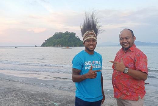 Coba Keberuntungan di Politik, Eks Punggawa Timnas Asal Papua Gabung Partai Gelora