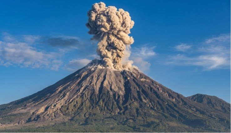 Aktivitas Vulkanik Semeru Meningkat, Warga Lumajang dan Malang Diminta Waspada