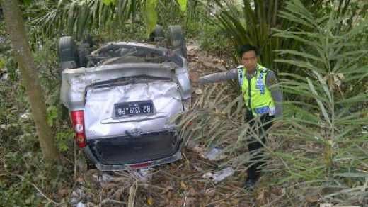 Akibat Jalan Licin, Mobil Avanza Masuk Jurang di Solok, Satu Orang Tewas dan Tiga Luka-luka