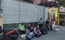 Polisi Jaga Rumah Nikita Mirzani dari Kepungan Massa Pendukung HRS