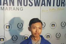 Mahasiswa Indonesia Untung Miliaran Rupiah dari Jual Foto Selfie