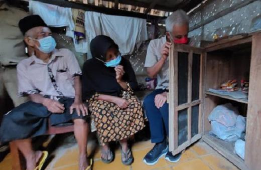 PDIP Tuding Gaya Ganjar Tangani Kemiskinan Cuma Pencitraan Semata