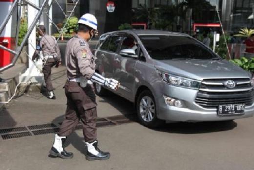 Polri Izinkan Seragam Satpam Dipakai Setahun Lagi Agar Tak Mubazir