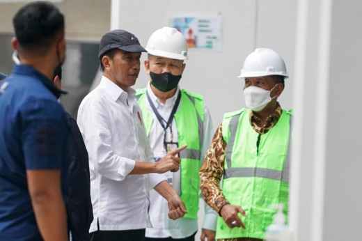 Menpora Amali Dampingi Presiden Jokowi Topping Of Indoor Multifungtion Stadium