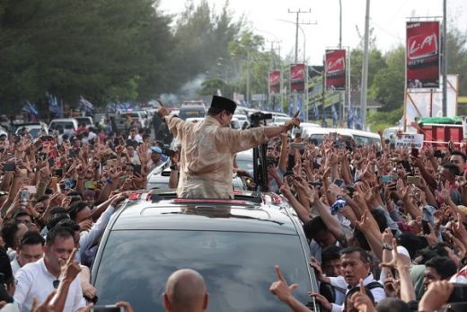 Prabowo Terharu Dapat Sumbangan Uang Kampanye dari Warga Bengkulu