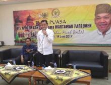Buka Bersama Wartawan Parlemen: Roem Kono Ajak Masyarakat Kembali ke Budaya Gotong Royong