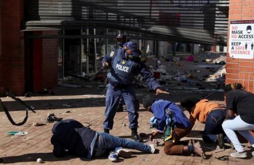 Kerusuhan dan Penjarahan di Afrika Selatan Meluas, 32 Orang Tewas