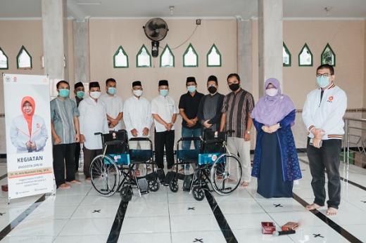 Reses di Dapil, Anis Byarwati Salurkan Paket Sembako, Kursi Roda Hingga Vaksinasi