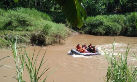 Hanyut dan Tenggelam di Sungai Kalikutho Kendal, Bocah 12 Tahun Ditemukan Tewas