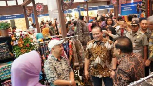 Di Pasar Seni Lukis Indonesia, La Nyalla: Saya Yakin Mbak Khofifah akan Peduli