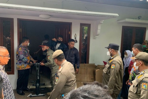 Rumahnya Digusur Satpop PP, Wanda Hamidah Kutuk dan Tuding Gubernur Anies Zalim