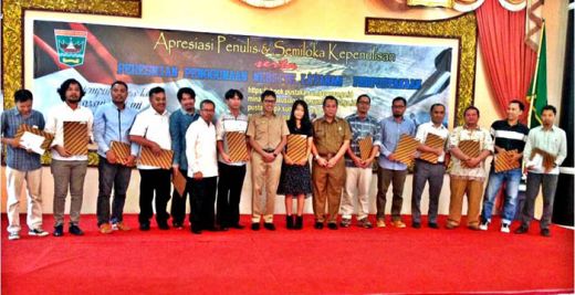 20 Penulis Sumatera Barat Terima Apresiasi dari Gubernur Irwan Prayitno