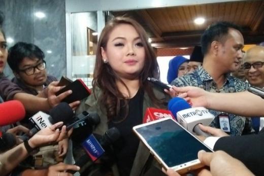 Bela Mulan Jameela, Hillary Sebut Anggota DPR itu Setara Presiden