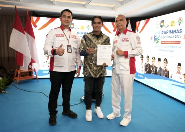 ABPEDNAS Angkat Charlie Van Houtten sebagai Duta Jaksa Jaga Desa