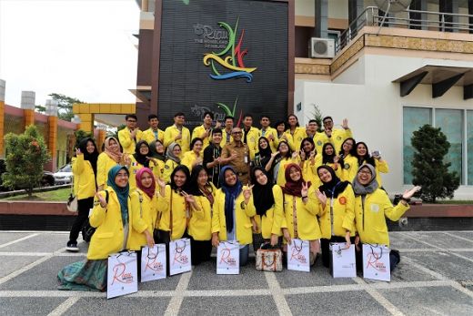 Isi Liburan, 35 Orang Mahasiswa Universitas Indonesia Sambangi Dispar Riau