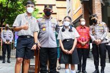 Tinjau PTM di Bali, Kapolri: Jadilah Kebanggaan Keluarga
