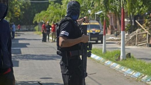 Breaking News: Densus 88 Kembali Baku Tembak dengan Kelompok Teror di Surabaya