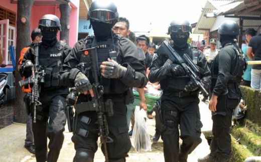 Baku Tembak Teroris dengan Densus di Manukan Surabaya, 1 Orang Meninggal
