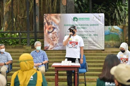Bamsoet Bantu Sembako dan Makanan Satwa ke Bandung Zoological Garden