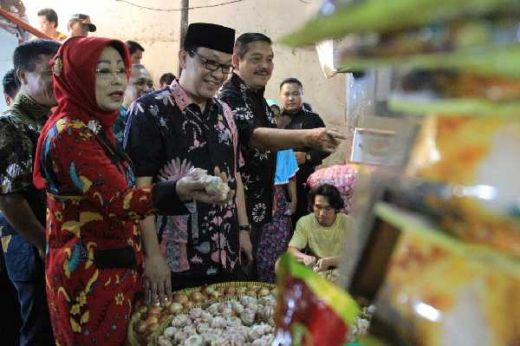 Antisipasi Harga Pangan Jelang Lebaran, DPD RI Sidak Sekaligus Borong Sembako di Pasar Klender