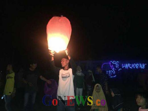 Tarik Wisman ke Rangsang Barat, Warga Harjosari Lepas 1.500 Lampion di Malam Takbir