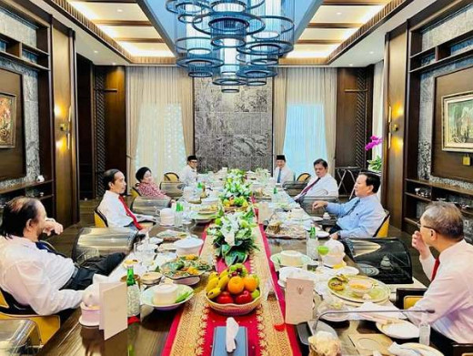 Presiden Jokowi Jamu Ketum Partai Jelang Pelantikan Menteri dan Wamen, Airlangga: Untuk Jaga Stabilitas Politik