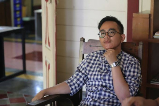 Gibran Bakal Berangkatkan Penjaga Sekolah yang Uangnya Hancur Dimakan Rayap ke Tanah Suci