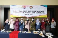 Penasehat DWP Kemenpora Pimpin Rapat Responsif Gender di Bandung