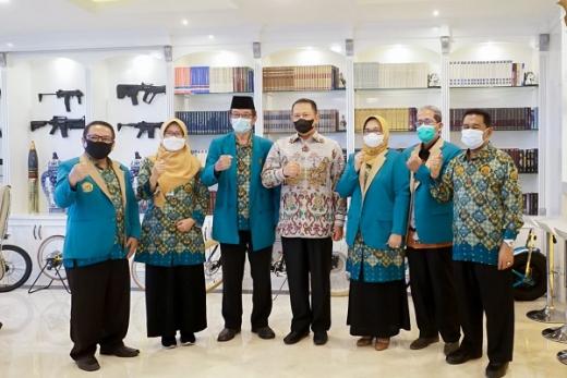 Pemerintah Diminta Tingkatkan Kesejahteraan Guru Madrasah