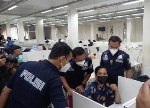 Usai Disentil Jokowi, Pinjol-pinjol Ilegal Rontok Digerebek Polisi