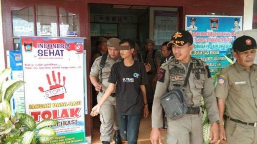 Diduga Mesum di Gudang Kosong, Sepasang Remaja Diamankan Warga di Padang