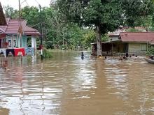 Puluhan Ribu Korban Banjir Sintang Mengungsi, Cak Imin Perintahkan Kader PKB Berikan Bantuan