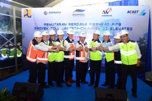 Menteri Basuki Resmikan Pemutaran Pier Head Teknologi Sosrobahu di Jalan Tol Layang Jakarta-Cikampek II
