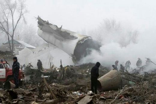 Pesawat Jatuh di Perumahan Warga, Sedikitnya 32 Orang Tewas